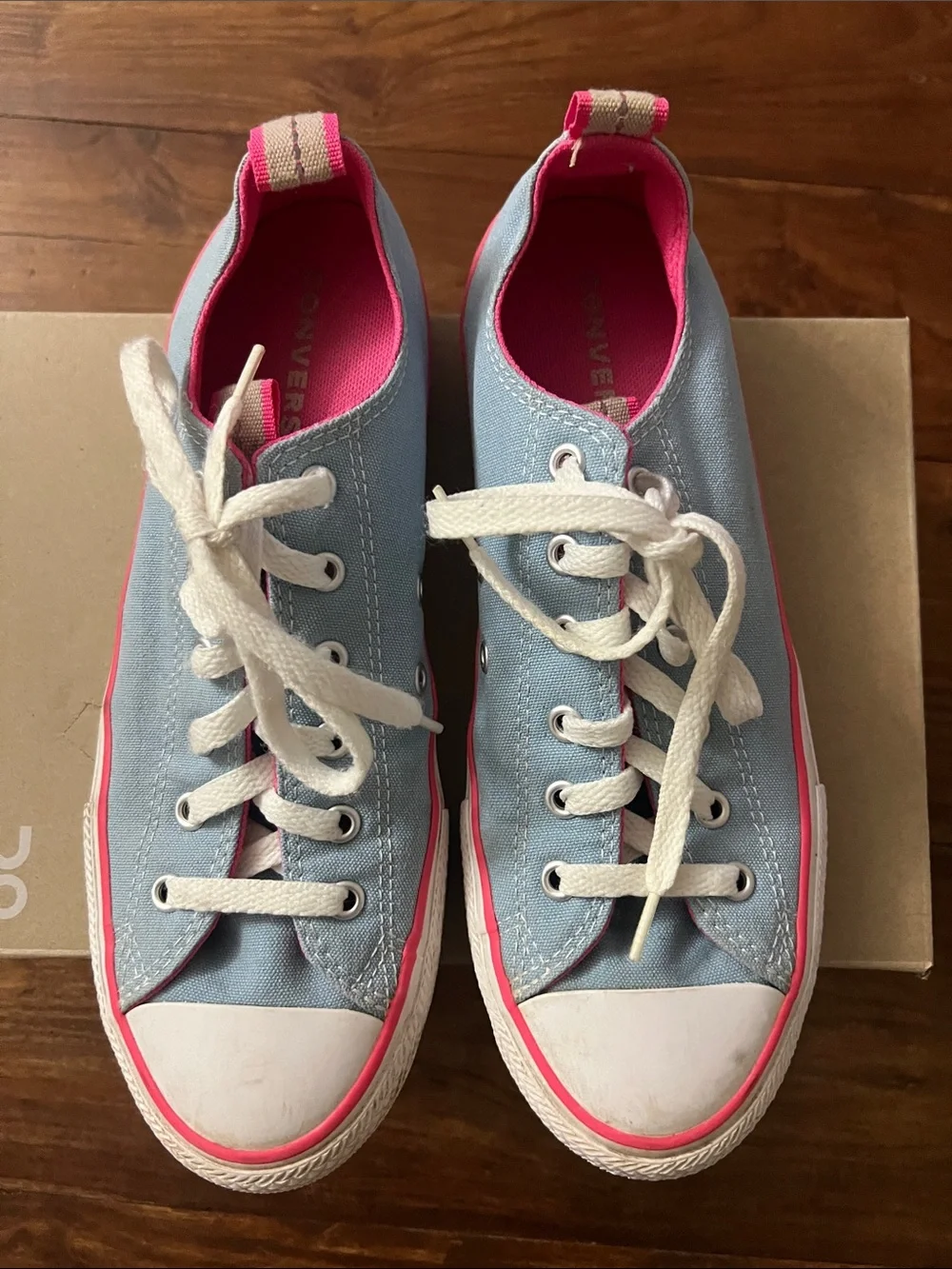Converse junior women Low Top Canvas Sneakers in Light Blue and Hot Pink
